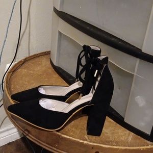 Lady's pumps